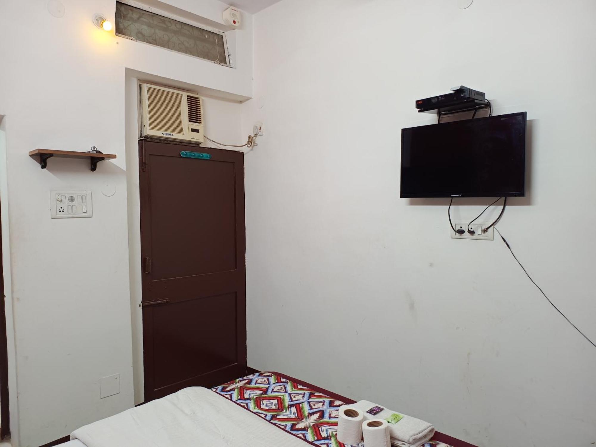 新德里 梅吉思书斋旅馆酒店 外观 照片